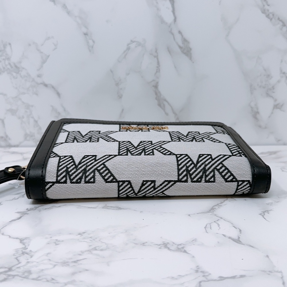 Michael Kors Double zip wallet - Picture 5 of 8